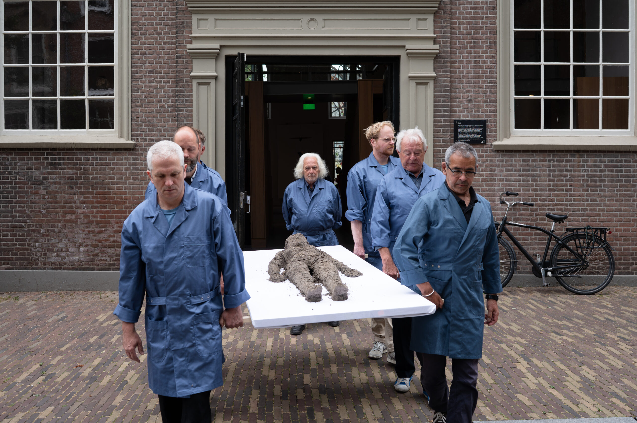 ritual art performance with sculpture made of clay polluted with PFAS, Kunstkerk Dordrecht