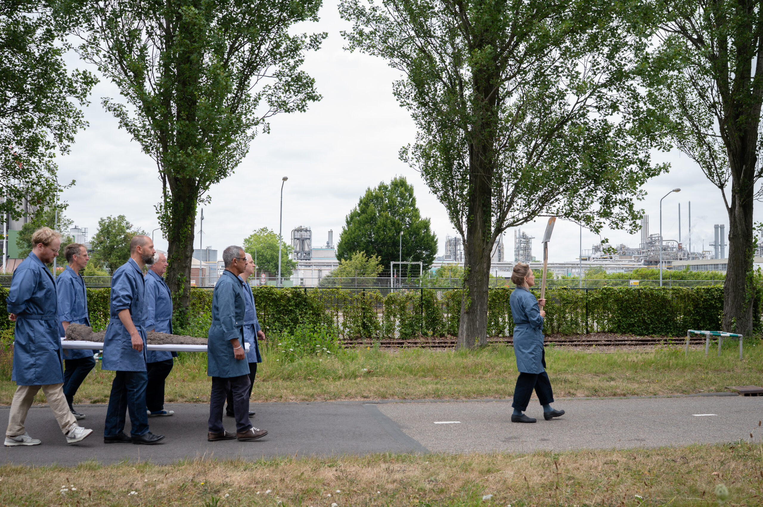 ritual art performance with sculpture made of clay polluted with PFAS, Kunstkerk Dordrecht, Chemours