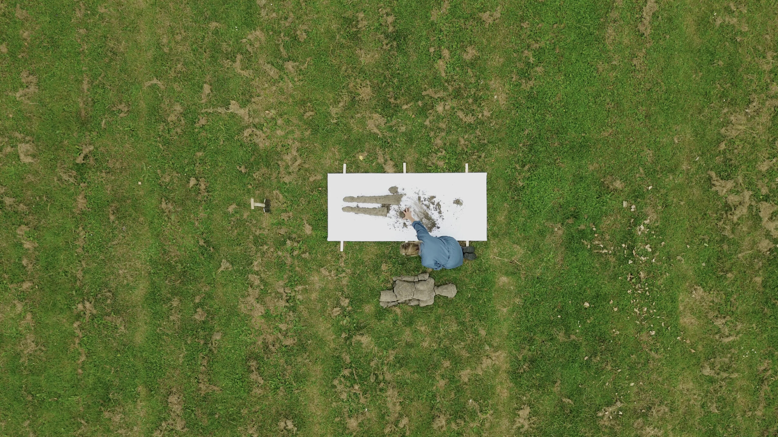 ritual art performance with sculpture made of clay polluted with PFAS, Kunstkerk Dordrecht
