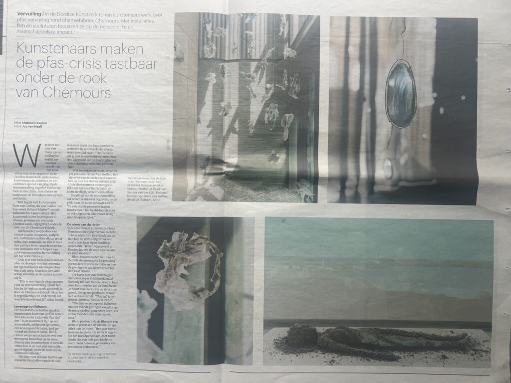 IMG_5498 Kunstenaars maken PFAS tastbaar onder de rook van Chemours, article newspaper Trouw